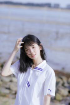 一個女的肛門塞了8個小皮球