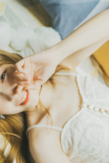 光溜溜美女圖片視頻素材大全