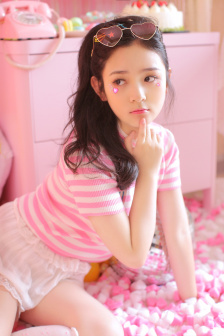 人妻被中出不敢呻吟A片視頻