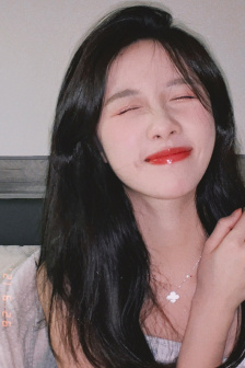 男人把QQ放進女人QQ表情包里