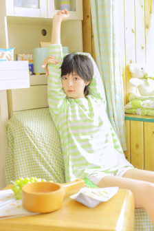 韓國女團穿比口罩還小的上衣