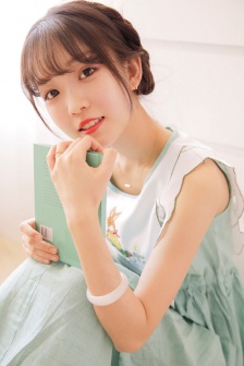 小孩哥喂姐姐吃78