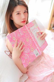 舌頭伸進下面好大摸起來有塊肉