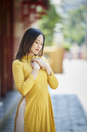 掀起衣服含著奶頭揉捏H漫畫視頻