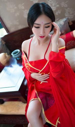 洛詩涵戰寒爵免費