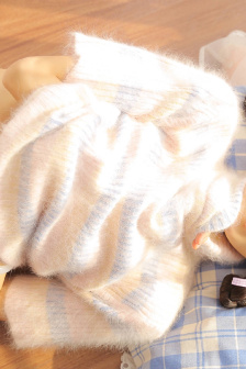 分腿吊起來抽打中間的文案