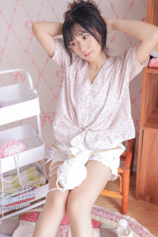 在公車上撥開內褲進入毛片在線看