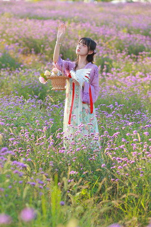 扒開粉嫩小泬把舌頭伸進去添視頻