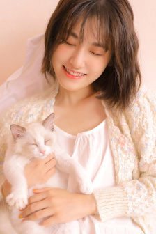 他開始慢慢迎合徐開雪的英文