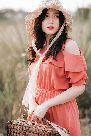 《豐滿的女鄰居》三級