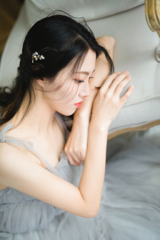 騷總裁被助理玩奶頭男男小說