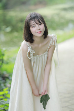 小孩哥喂姐姐吃巴雷特視頻