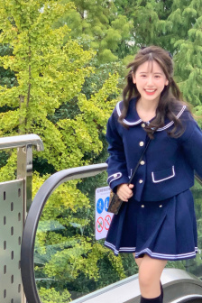 女大學生的沙龍室女主