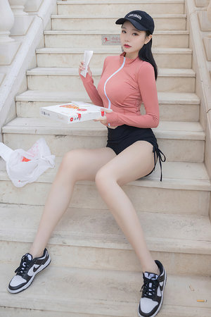 學霸把學渣帶到圖書館做