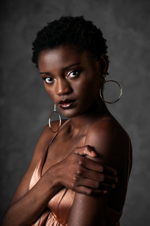 變成黑皮辣妹和朋友做了