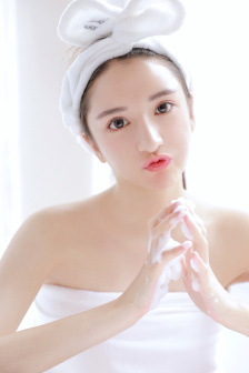 周揚青房間成垃圾堆