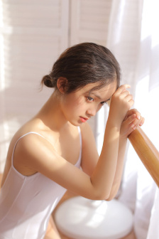 人妻的嘴唇嘗起來有罐裝沙瓦的味道